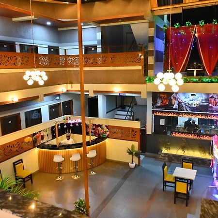 The Apple Tree Hotel Indore Exterior foto