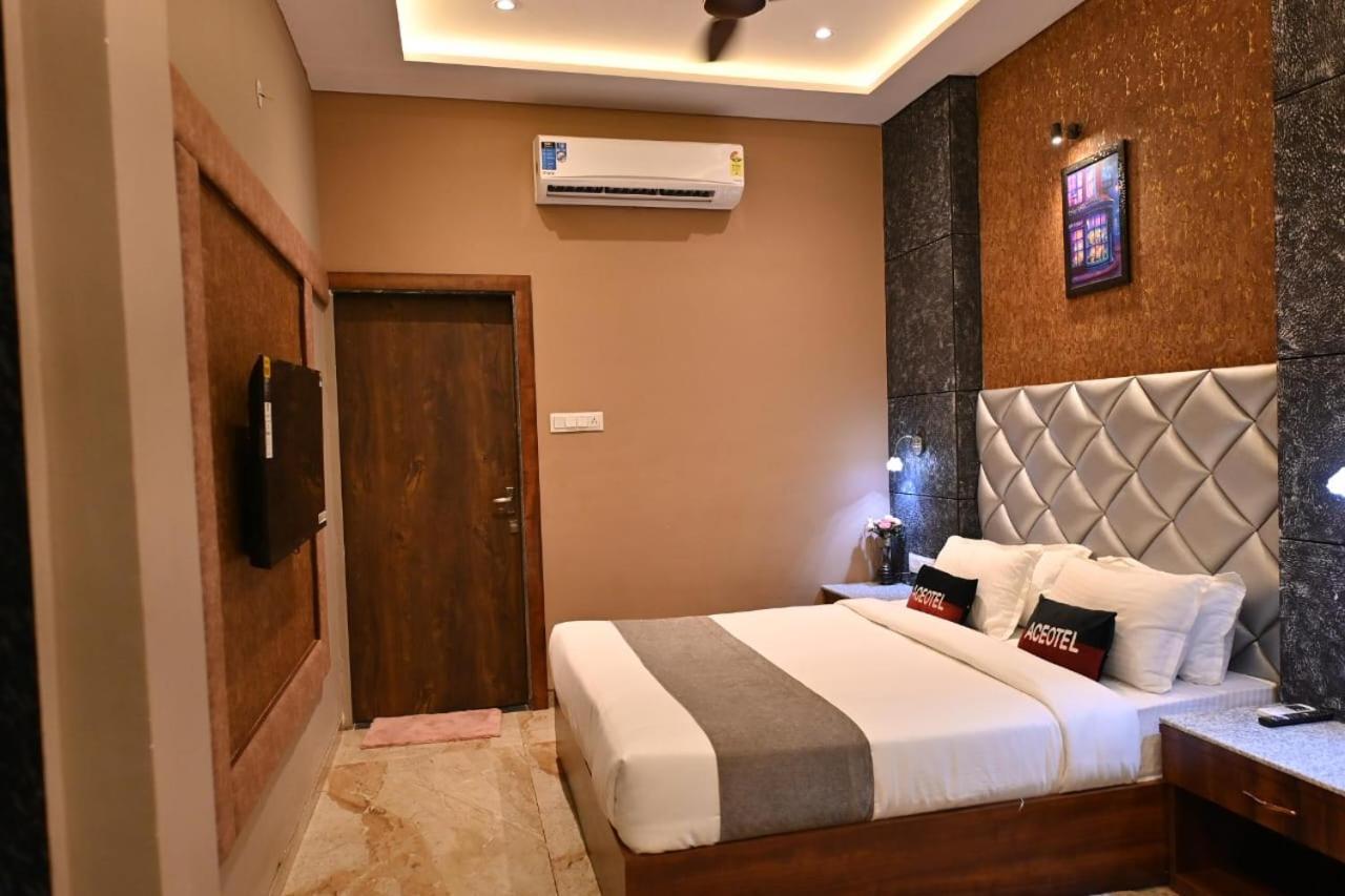 The Apple Tree Hotel Indore Exterior foto